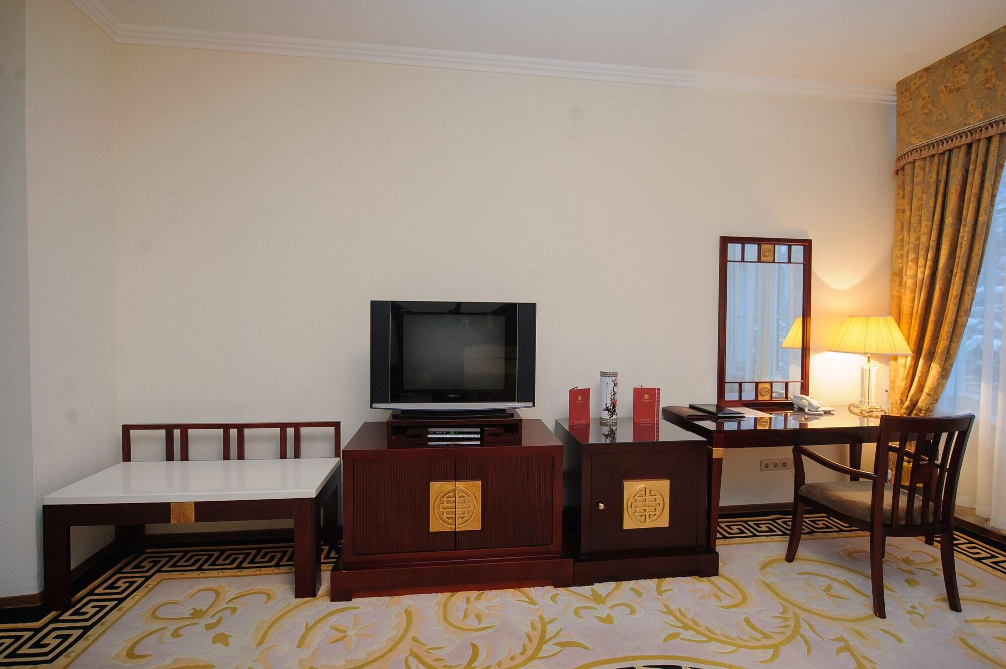 คลับ รอยัล พาร์ค Hotel คีชีเนา ภายนอก รูปภาพ