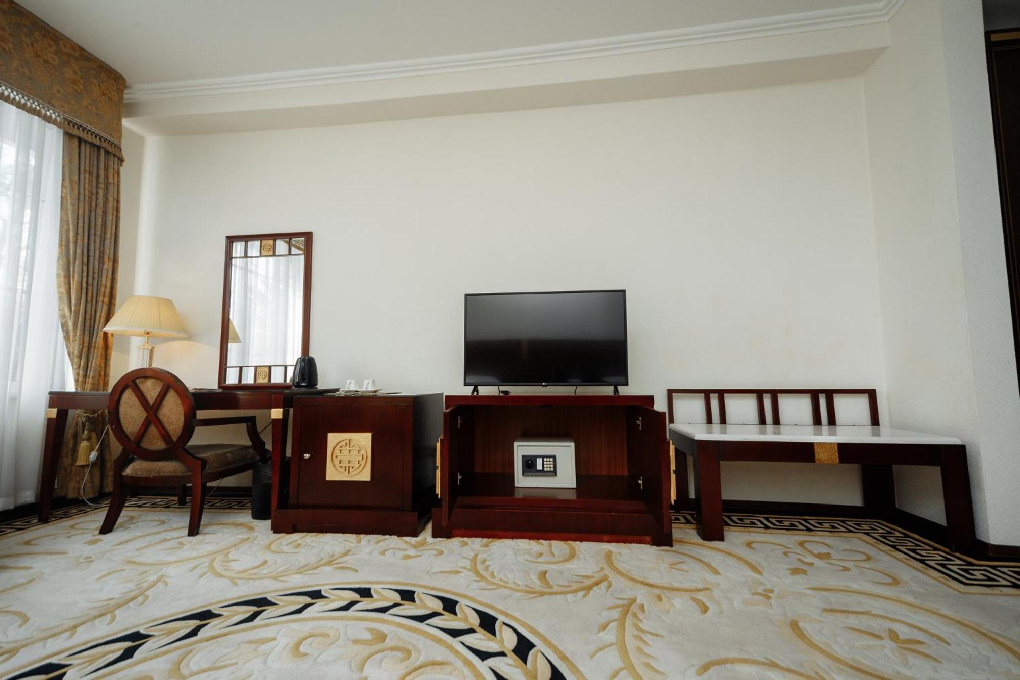 คลับ รอยัล พาร์ค Hotel คีชีเนา ภายนอก รูปภาพ