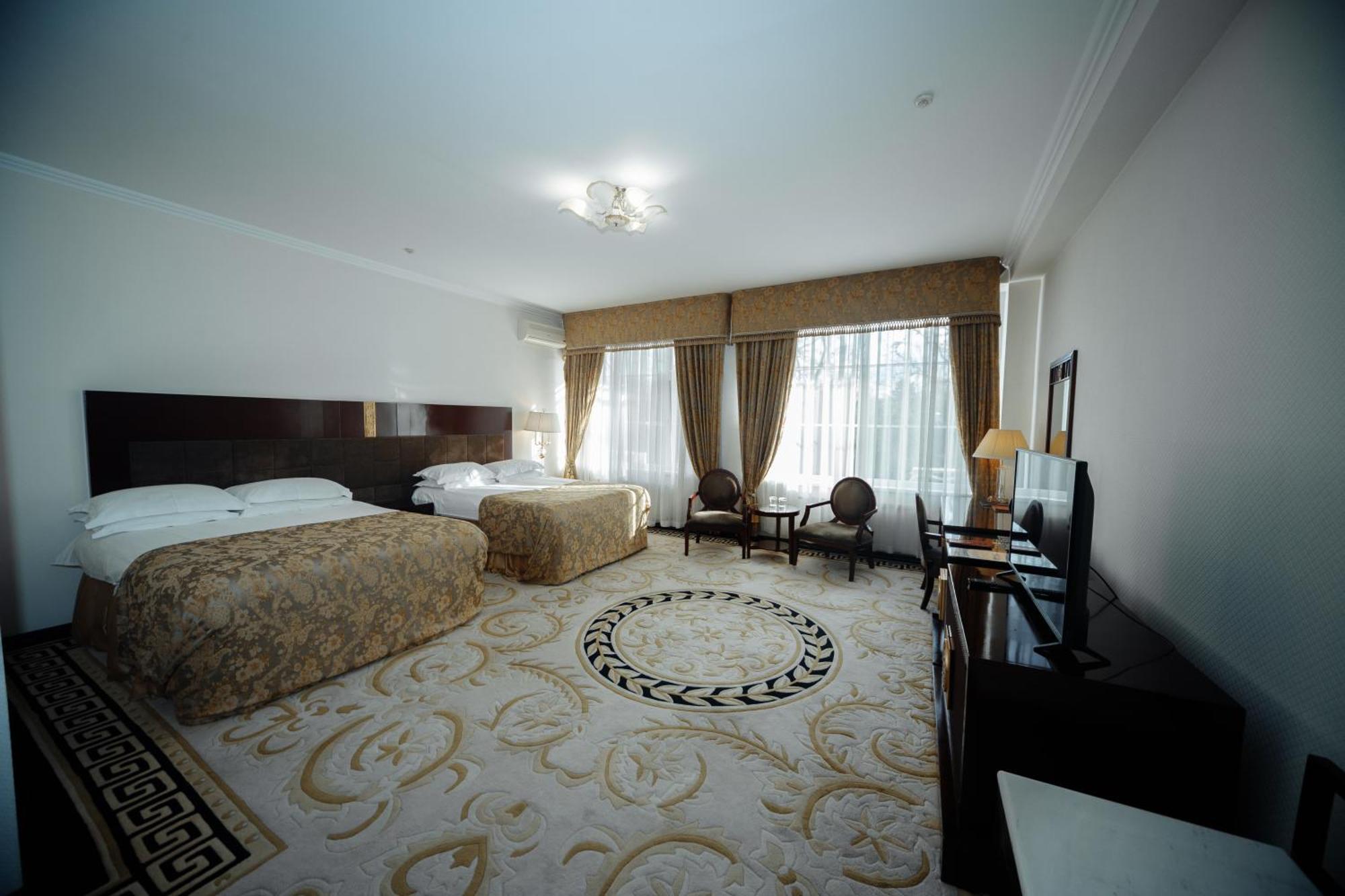คลับ รอยัล พาร์ค Hotel คีชีเนา ภายนอก รูปภาพ