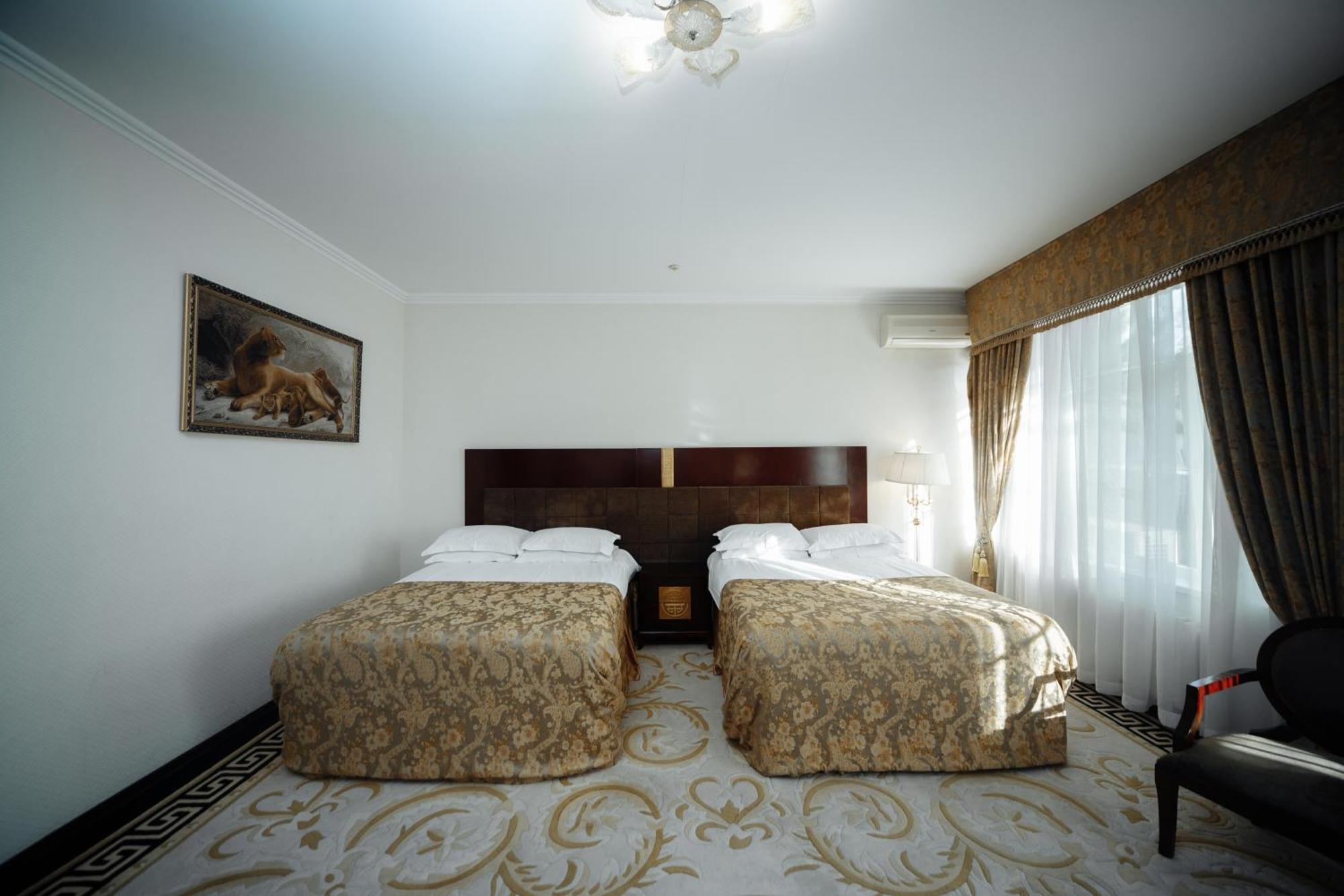 คลับ รอยัล พาร์ค Hotel คีชีเนา ภายนอก รูปภาพ