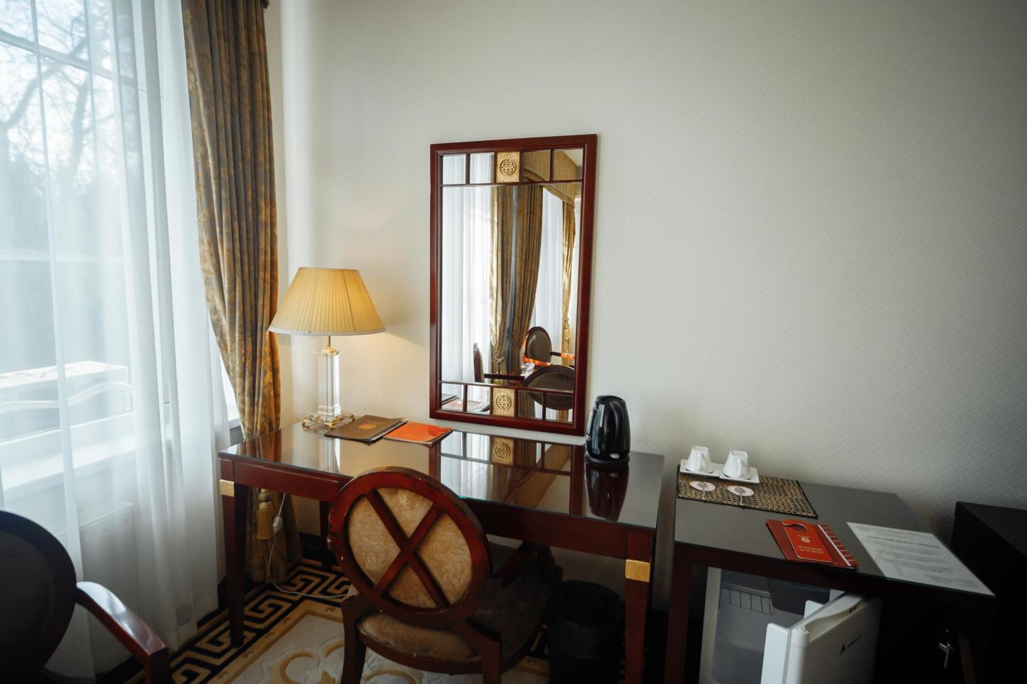 คลับ รอยัล พาร์ค Hotel คีชีเนา ภายนอก รูปภาพ