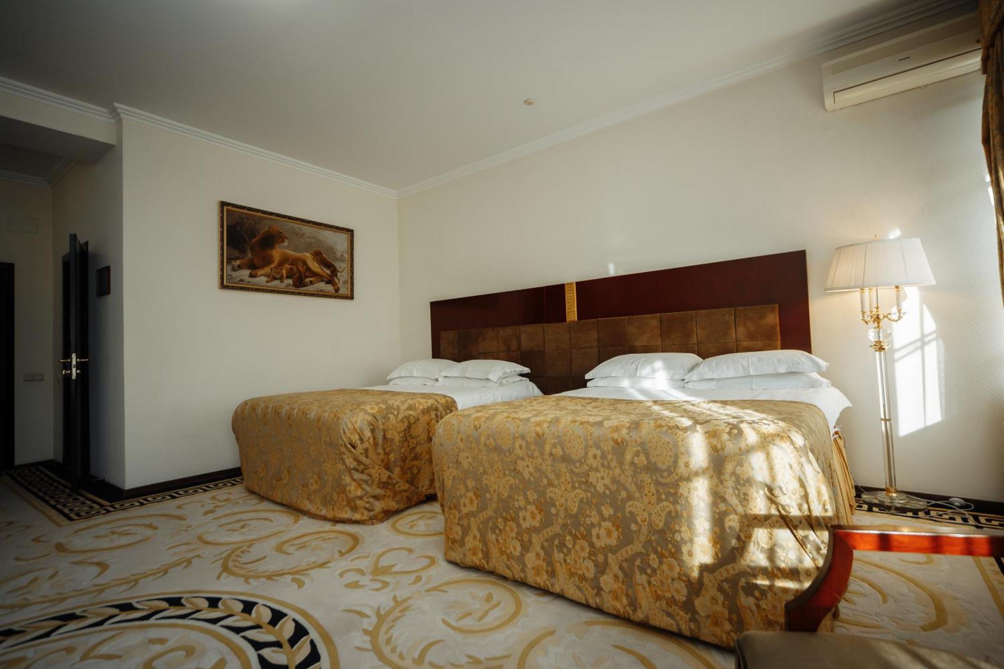 คลับ รอยัล พาร์ค Hotel คีชีเนา ภายนอก รูปภาพ