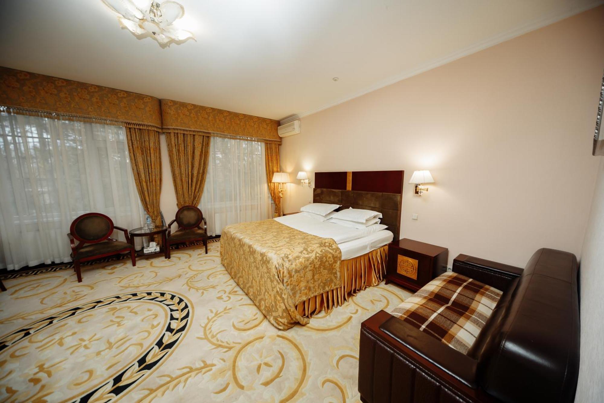 คลับ รอยัล พาร์ค Hotel คีชีเนา ภายนอก รูปภาพ