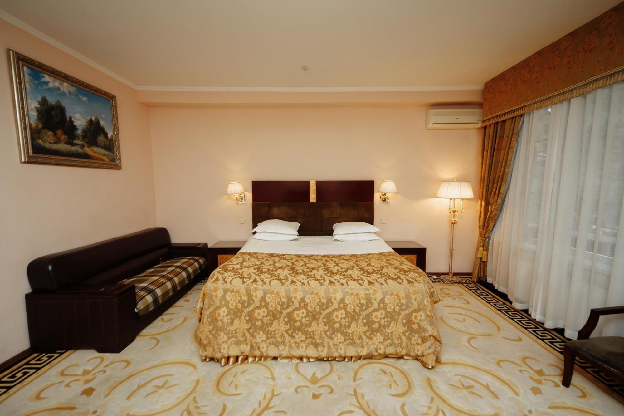 คลับ รอยัล พาร์ค Hotel คีชีเนา ภายนอก รูปภาพ