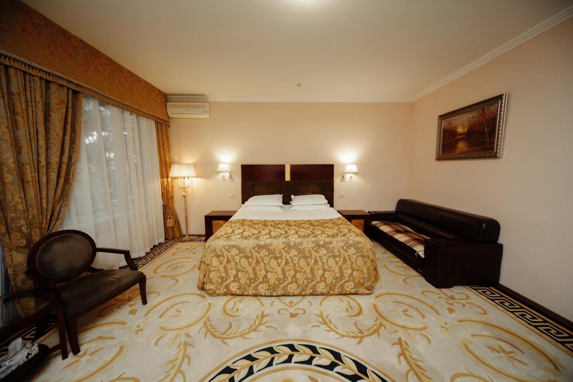 คลับ รอยัล พาร์ค Hotel คีชีเนา ภายนอก รูปภาพ