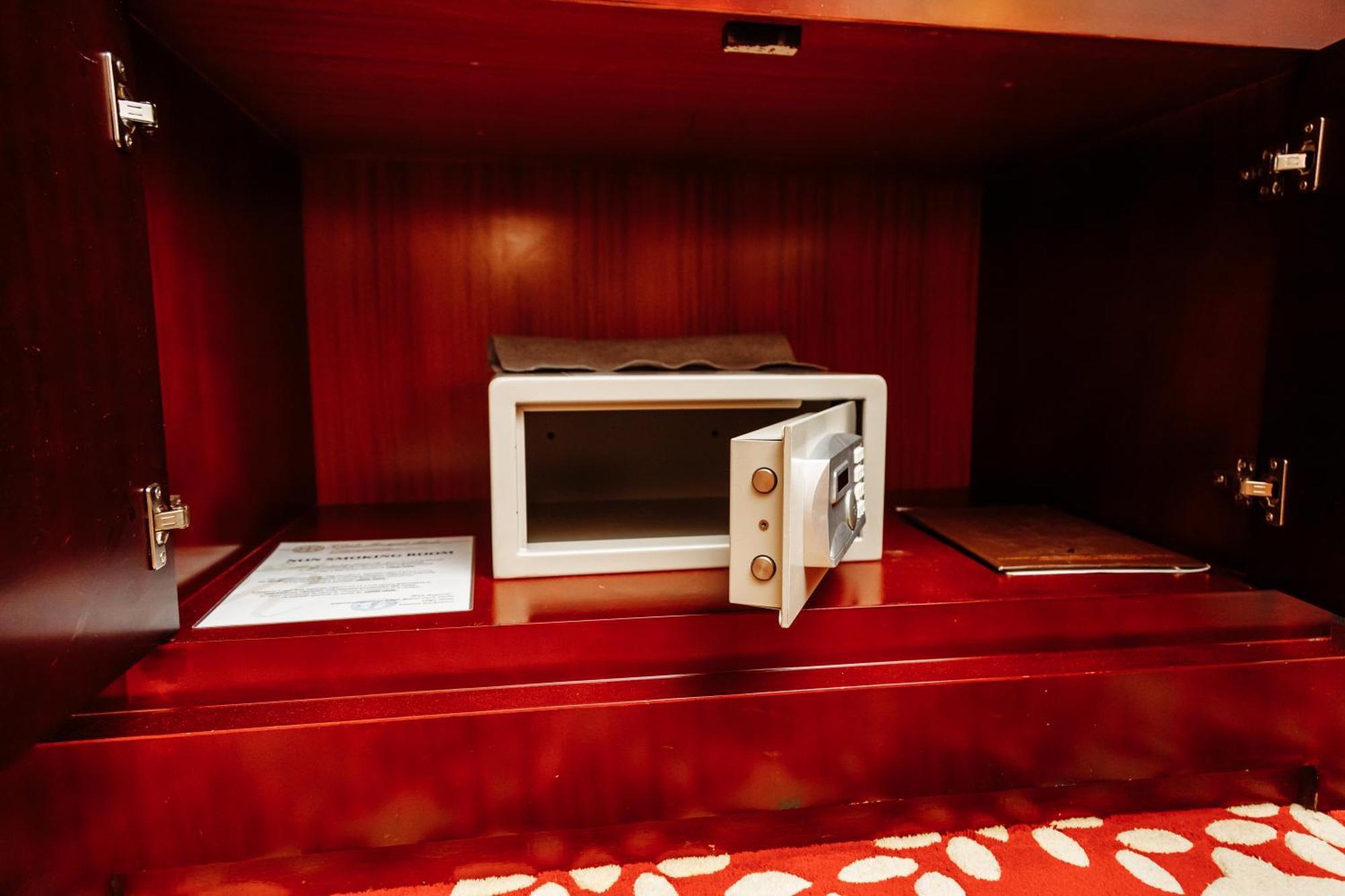 คลับ รอยัล พาร์ค Hotel คีชีเนา ภายนอก รูปภาพ