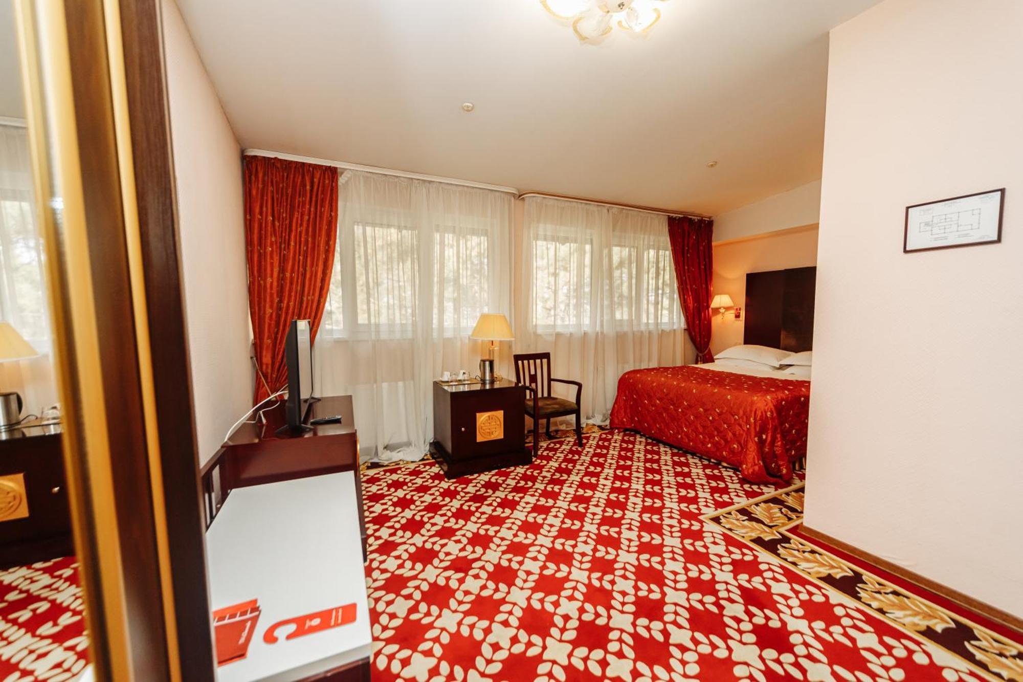 คลับ รอยัล พาร์ค Hotel คีชีเนา ภายนอก รูปภาพ